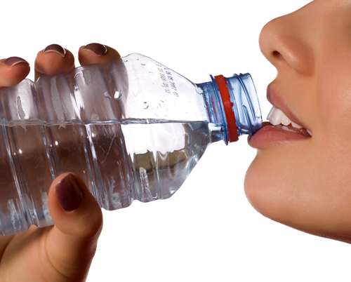 Uống nước đủ mỗi ngày sẽ tốt cho da